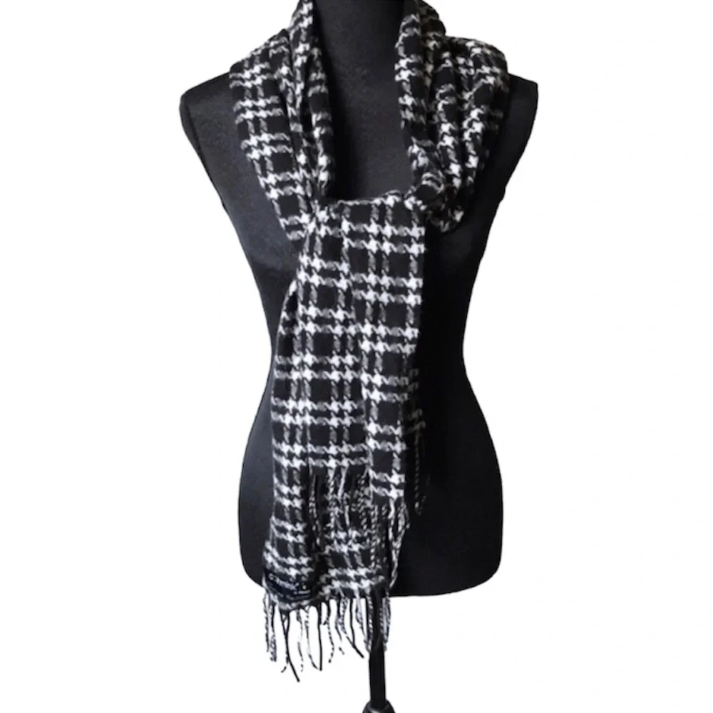 V.FRAAS cashmink Black&White Houndstooth Check plaid fringe scarf